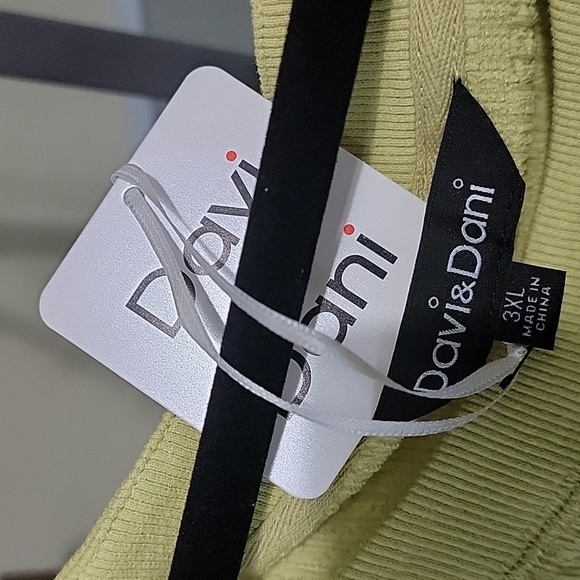 NWT DAVI & DANI Light Yellow Lace Sleeve Blouse Women Size 3XL - Picture 3 of 8